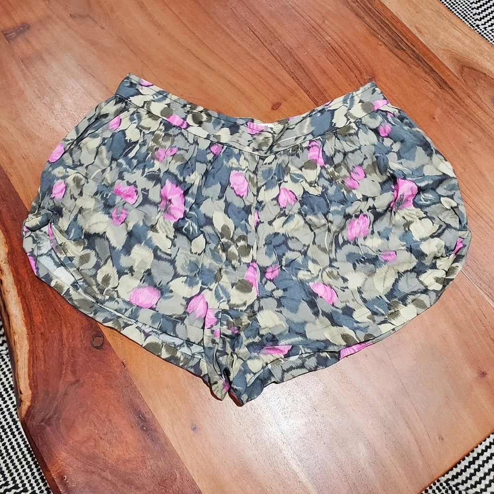 ARITZIA Wilfred Rare High Waist Vintage Style Pleated Shorts